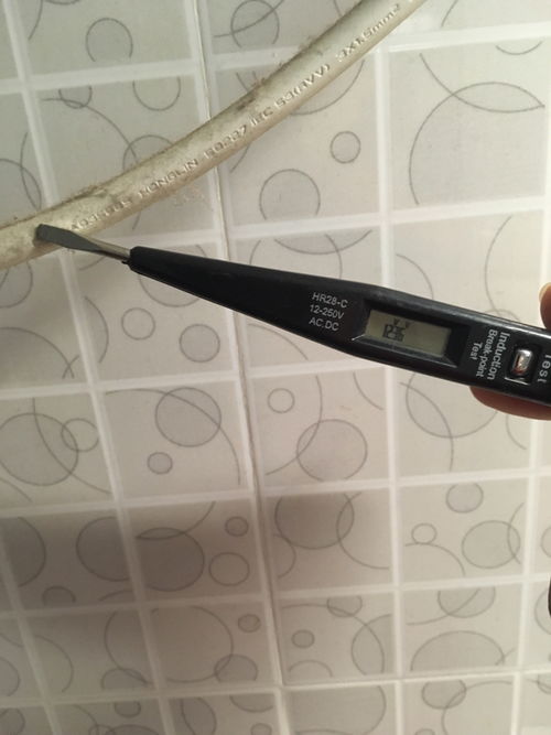 热水器电线,测电笔显示36v,怎么回事 摸上去没感觉