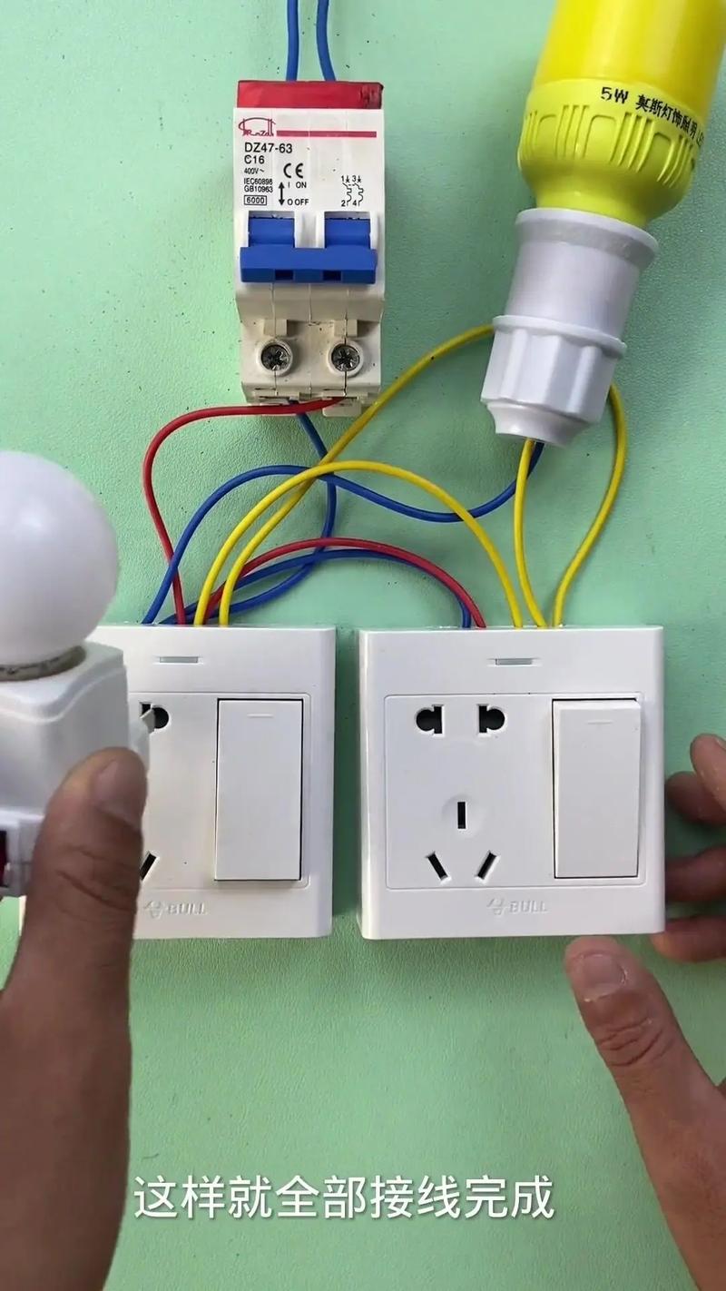 一开五孔双控接线方法详解.1首先,用测电笔区分零火线
